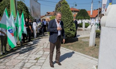 Aliya İzetbegoviç doğumunun 96'ncı yılında kabri başında anıldı