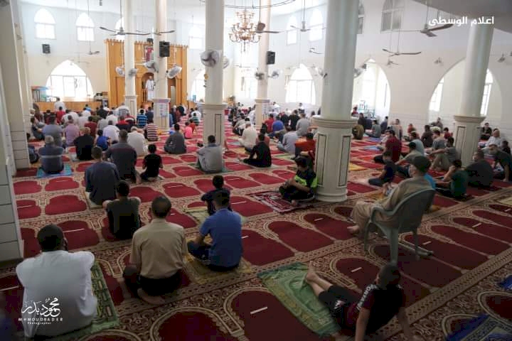 Gazze’de camilerde ilk Cuma namazı 50 gün sonra kılındı