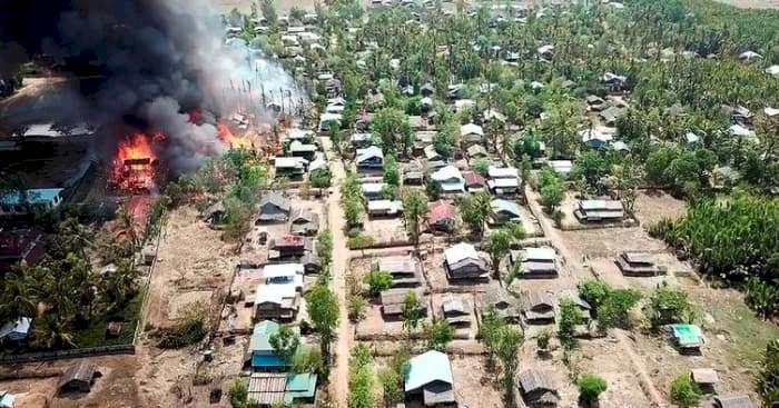 Uydu görüntüleri, Arakan'da evlerin yakıldığını gösteriyor