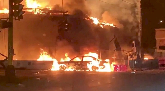 ABD'de gerilim artıyor: Binalar ateşe verildi, marketler yağmalandı