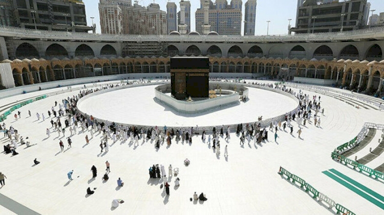 Suudi Arabistan, umre ve Mescid-i Haram'a ziyaret yasağının devam edeceğini açıkladı