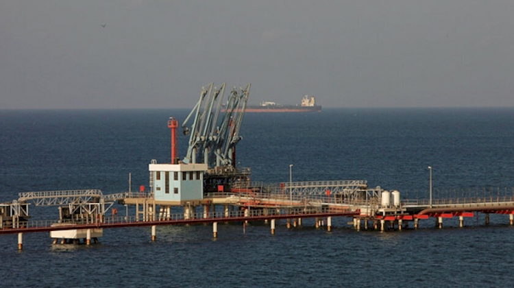 BAE, Hafter'e destek için Libya petrolünü illegal yollarla satmaya çalışıyor