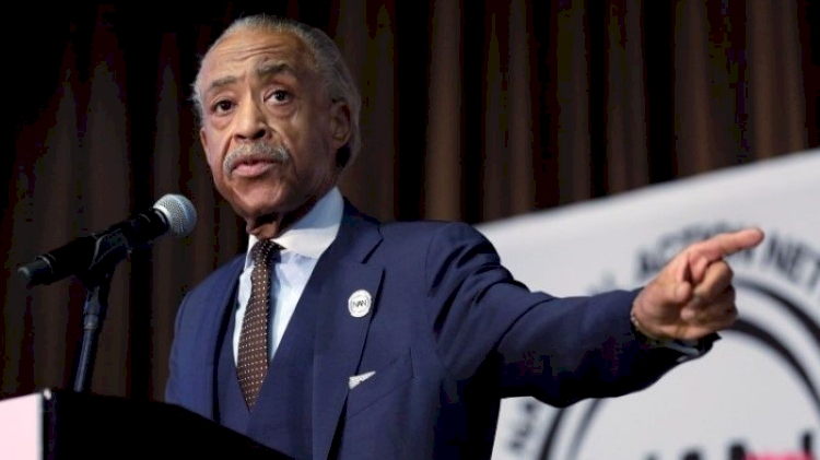 Sharpton: Ayağa kalkma ve dizlerinizi boynumuzdan çekin deme vaktidir