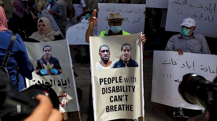Filistinli engelliler otizmli gencin şehit edilmesini Kudüs'te protesto etti