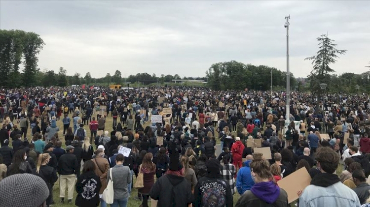 Hollanda'da ırkçılık ve ayrımcılık protesto edildi