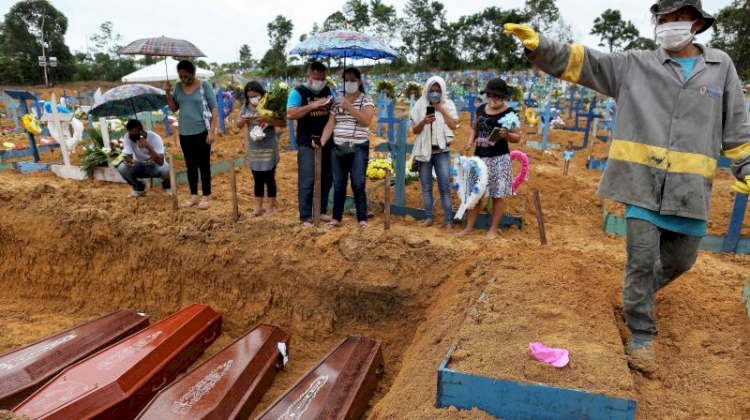 Bir günde Brezilya'da 1150, Meksika'da 1075 can kaybı
