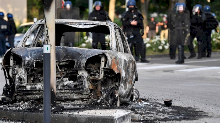Fransa'da Çeçenler ile Kuzey Afrikalılar arasında şiddet olayları yaşanıyor