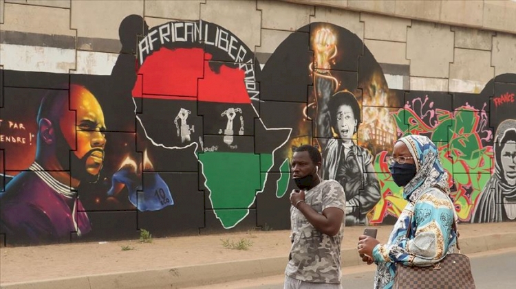 Senegal'de ırkçılık karşıtlığı duvarlara grafiti olarak yansıyor