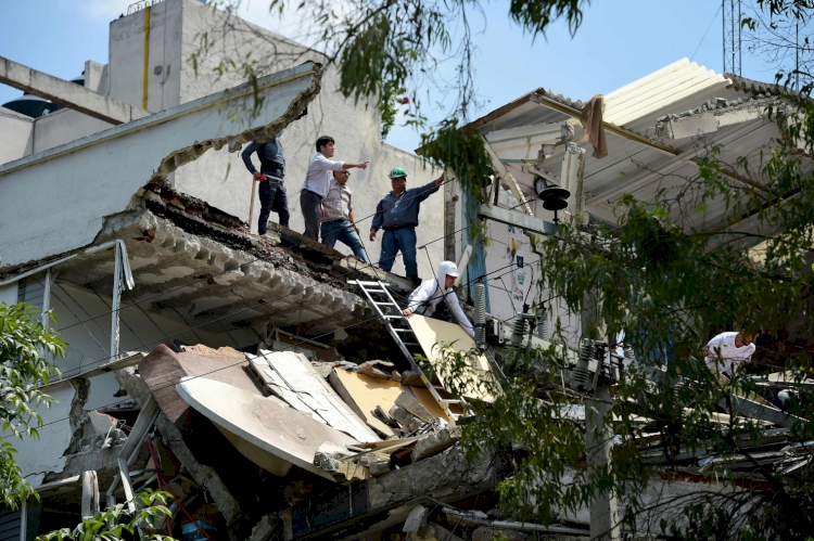 Meksika'da 7,5 büyüklüğünde deprem: 5 ölü