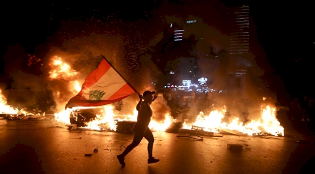 Lübnan'da ekonomik kriz protestoları sürüyor