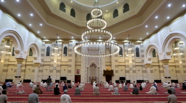 Mısır'da 3 ay sonra camiler yeniden açıldı