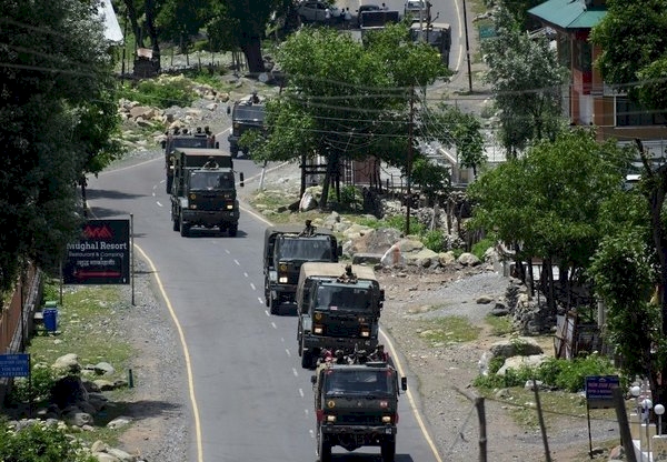 Hindistan, Çin sınırına obüs ve tank konuşlandırdı