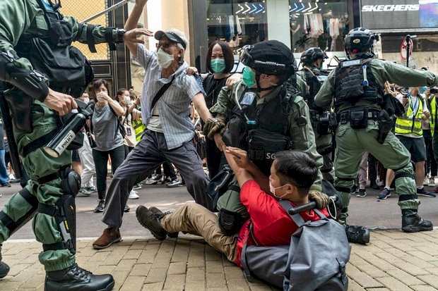 Hong Kong'da Ulusal Güvenlik Yasası protestolarında yüzlerce gözaltı
