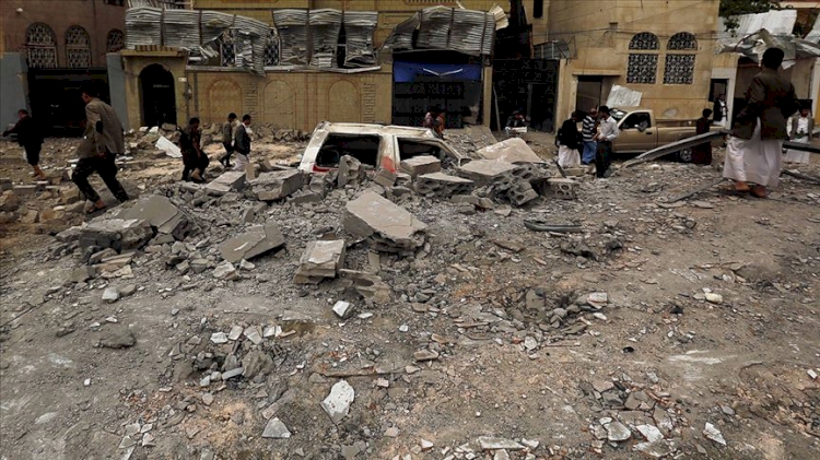 Suudi Arabistan Sana'da tıbbi malzeme deposunu bombaladı