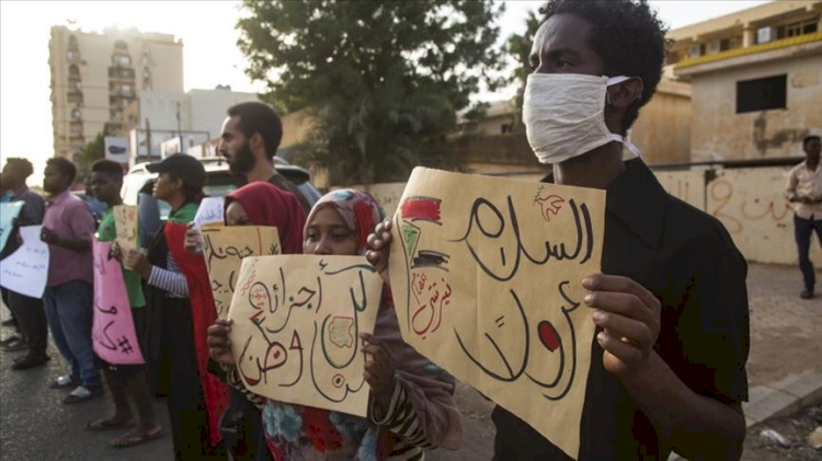 Sudan’da 'asayişin sağlanması' talebiyle başlayan eylemler sürüyor