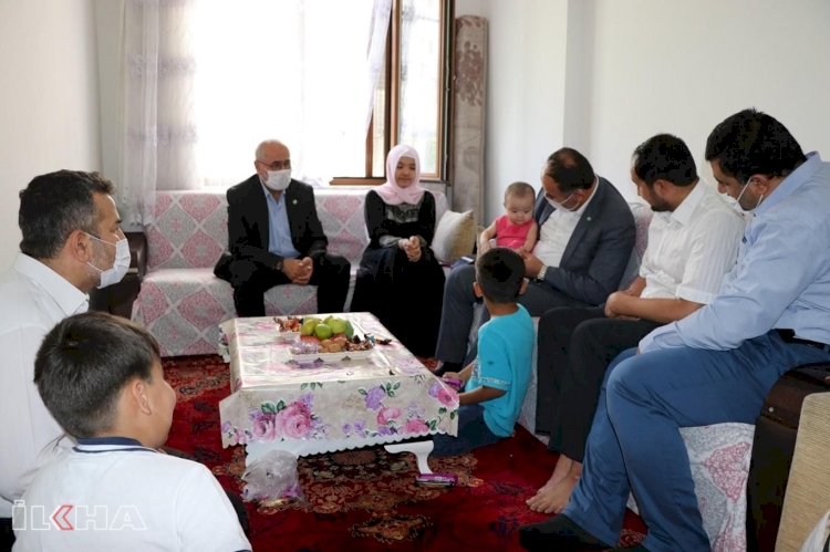 HÜDA PAR'dan Doğu Türkistanlı zindan ve muhaceret ehli aileye destek ziyareti
