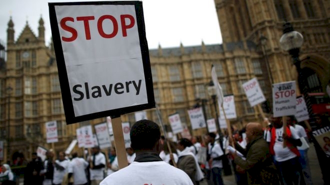 İngiliz Milletvekili Bridgen: Binlerce kişi modern köle gibi çalışıyor