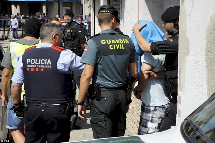 İspanya'da 2 Cezayirli Müslüman gözaltına alındı