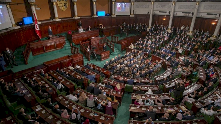 Tunus meclisteki kritik güven oylamasına hazırlanıyor