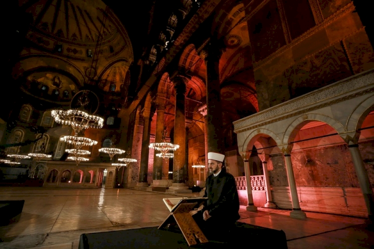 Rahip Musellem: Ayasofya ayaklar altında çiğnenen bir müzeden, Allah'ın adının anılacağı camiye çevrildi