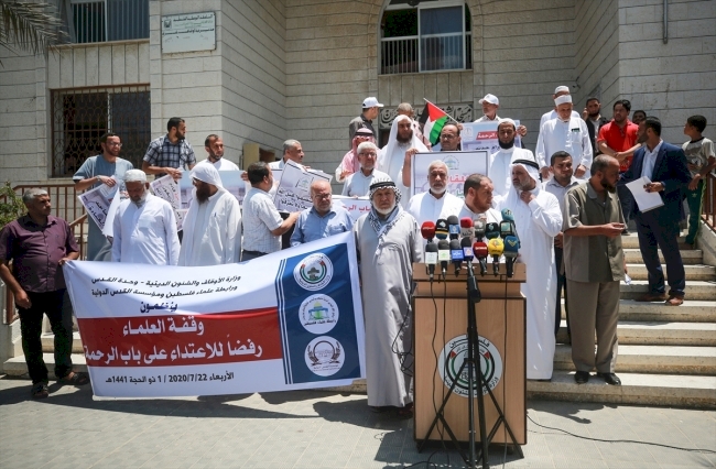 Gazze'deki alimler İsrail'in Rahmet Kapısı Mescidi'ni kapatma kararını protesto etti