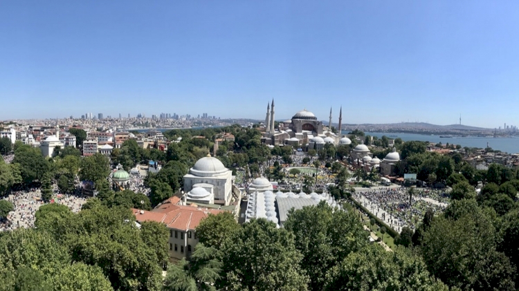 Ayasofya'ya insan seli aktı