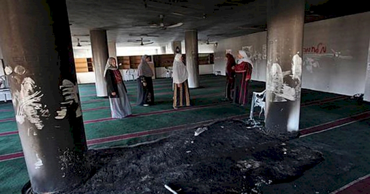 Siyonist Yahudi yerleşimciler El-Bire Camii’ni yaktı