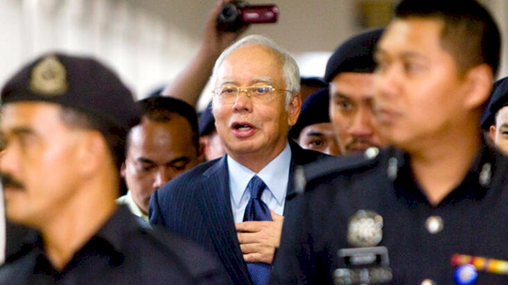 Malezya eski Başbakanı Necip Rezak yolsuzluk davasında suçlu bulundu