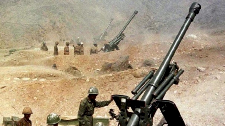 Pakistan ordusu Hindistan mevzilerini vurdu