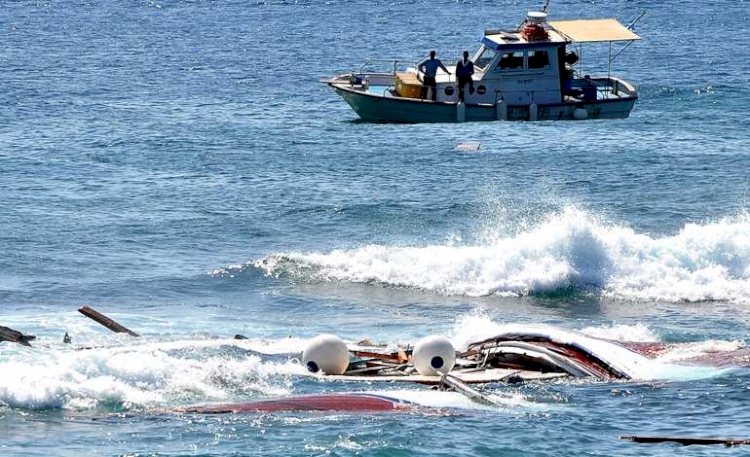 Tunus açıklarında göçmen teknesi battı: 25 göçmen kayboldu