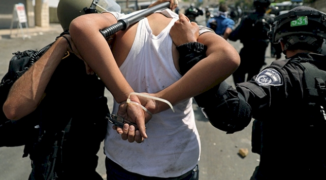 İşgalci İsrail güçleri Batı Şeria'da 17 Filistinliyi gözaltına aldı