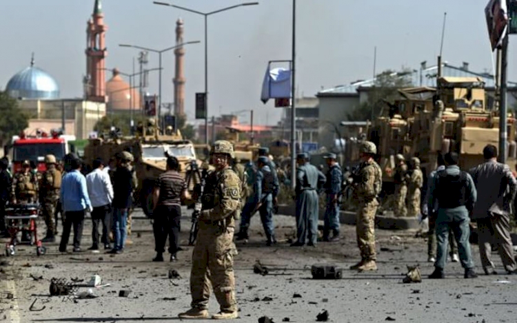 Afganistan'da bomba yüklü araçla düzenlenen saldırıda 8 sivil öldü