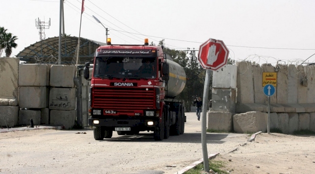 İşgalci İsrail, Gazze'nin tek ticaret kapısını da kapatıyor