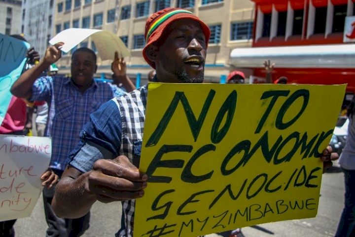 Zimbabve'deki siyasi ve ekonomik kriz derinleşiyor