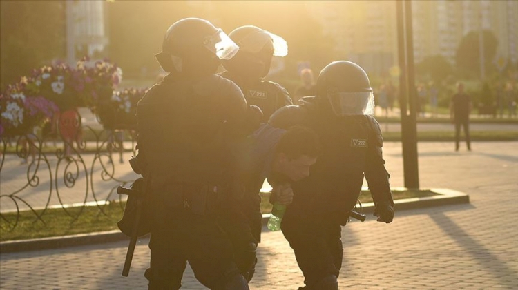 Belarus’taki protestoların üçüncü gününde 1000’den fazla kişi gözaltına alındı