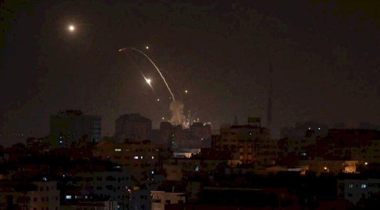 İşgalci İsrail Gazze'ye hava saldırısı düzenledi
