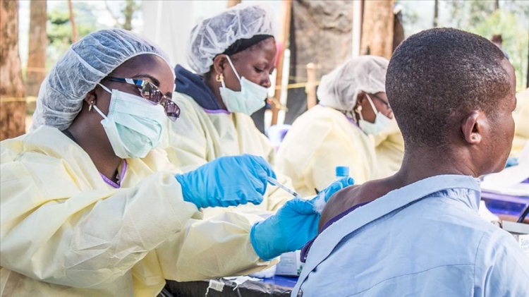 İngiltere Kovid-19 aşısını Uganda'da deneyecek