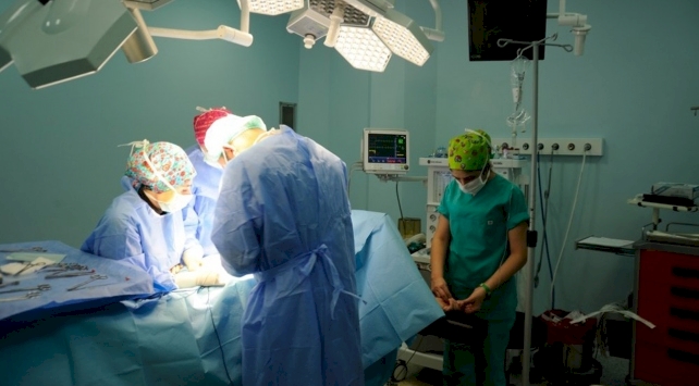 Hindistan'da bir kadından 54 kilogram tümör çıkarıldı