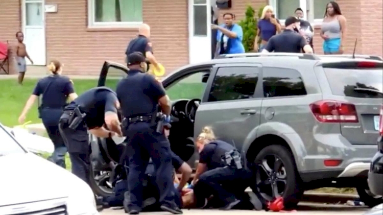 ABD polisi uslanmıyor: Bir siyahiyi arkadan vurdu