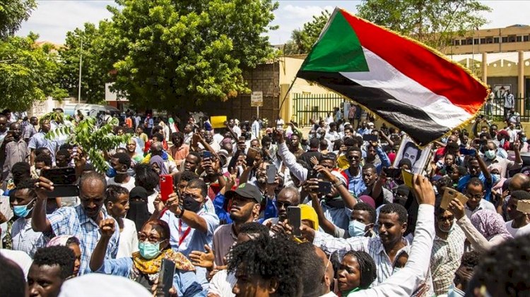 Sudan'da İslam'a aykırı çıkarılan yasalar protesto edildi