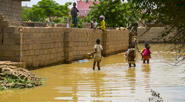 Sudan'da Nil Nehri taştı: Yüzlerce ev yıkıldı