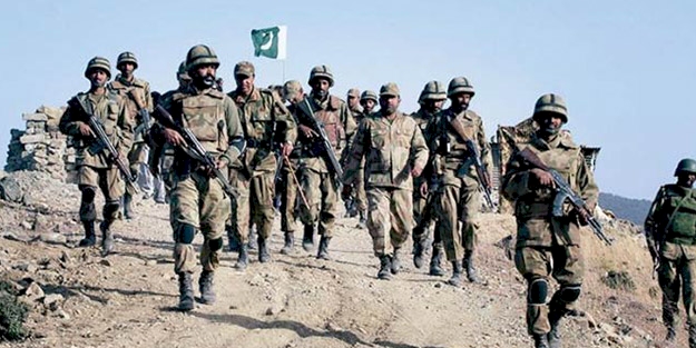 Pakistan'ın Afganistan sınırında askerlere saldırı: 3 ölü
