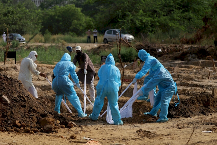 Hindistan'da COVID-19 kaynaklı ölü sayısı 50 bine yaklaştı