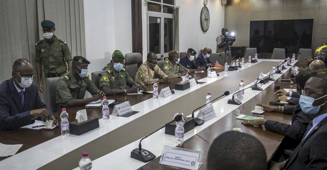 Mali'de askeri cunta, geçiş süreci için görüşmelere başladı