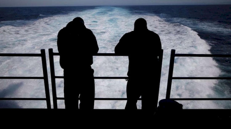 ABD donanması, Umman Denizi'nde kaybolan personeli arıyor