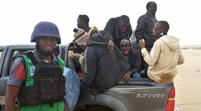 Sahra Çölü'nde terk edilen 80 sığınmacı kurtarıldı