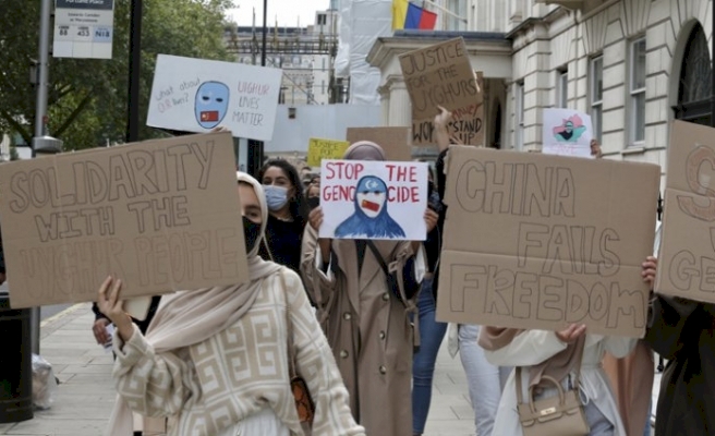 Çin'in Uygurlu Müslümanlara yönelik baskısısı Londra'da protesto edildi