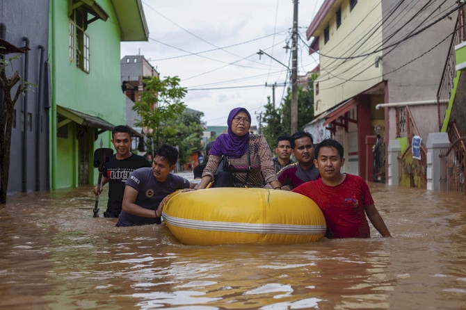 Endonezya'da sel nedeniyle 1469 ev sular altında kaldı
