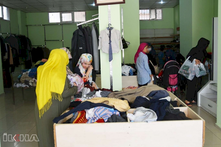 Umut Kervanından yüzlerce Suriyeli aileye giyim ve ayakkabı yardımı