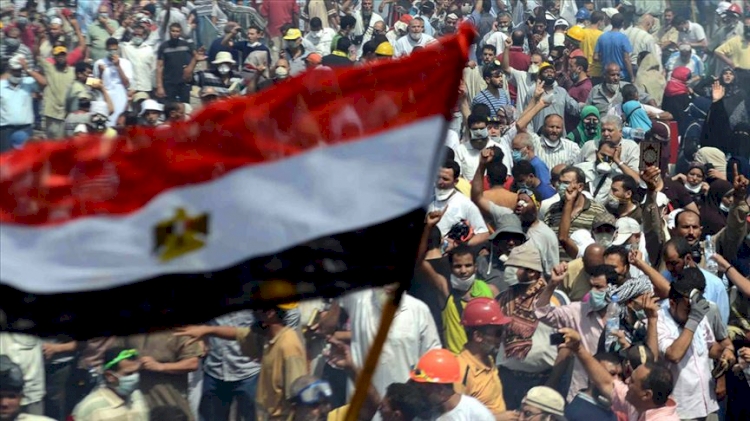 Mısırlı muhalif, halkı gösterilere devam etmeye çağırdı